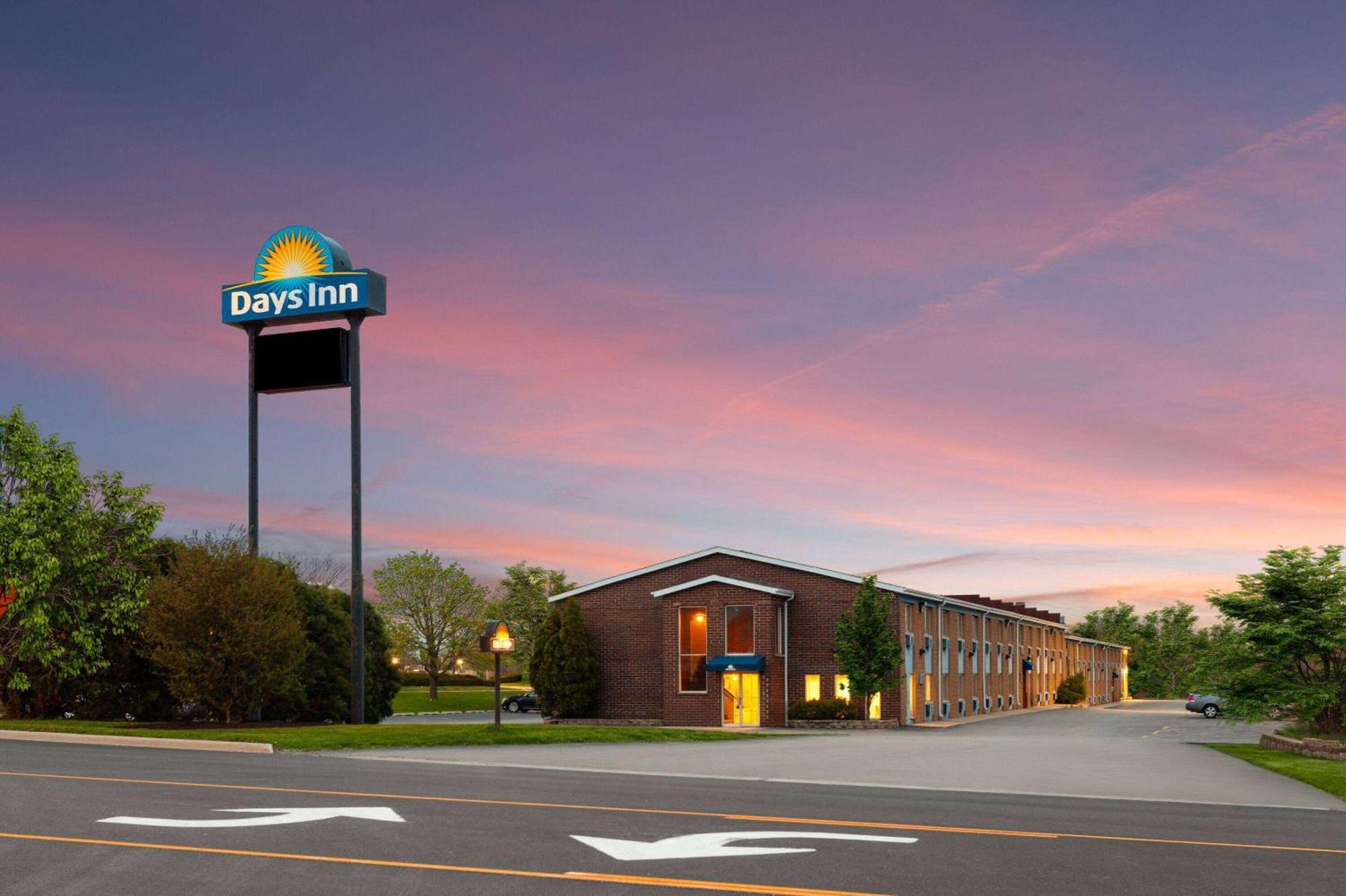 Days Inn By Wyndham Rockford I-90 Casino District Extérieur photo