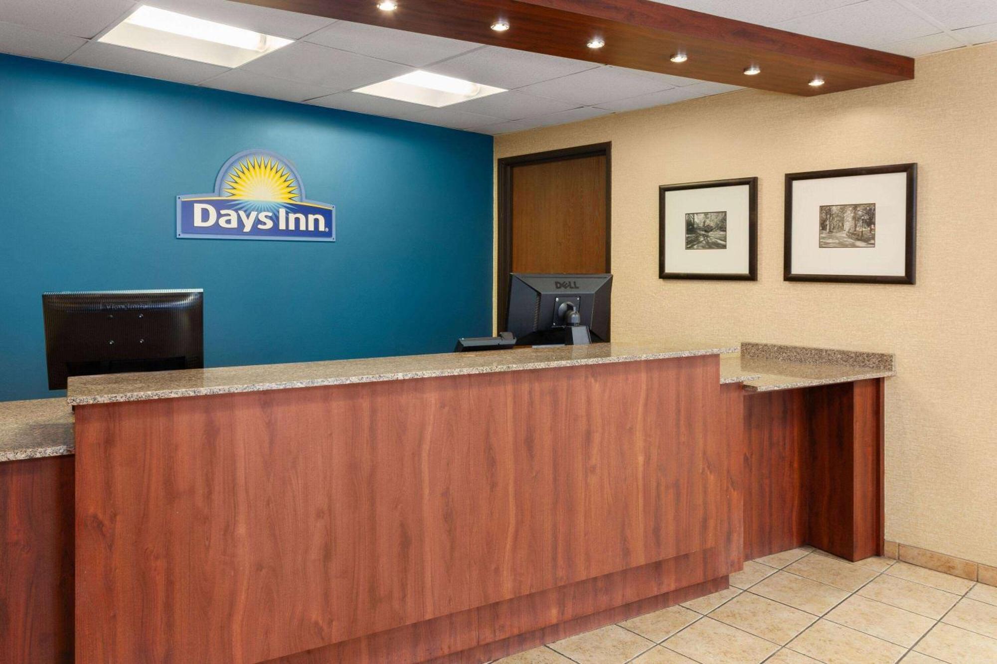 Days Inn By Wyndham Rockford I-90 Casino District Extérieur photo