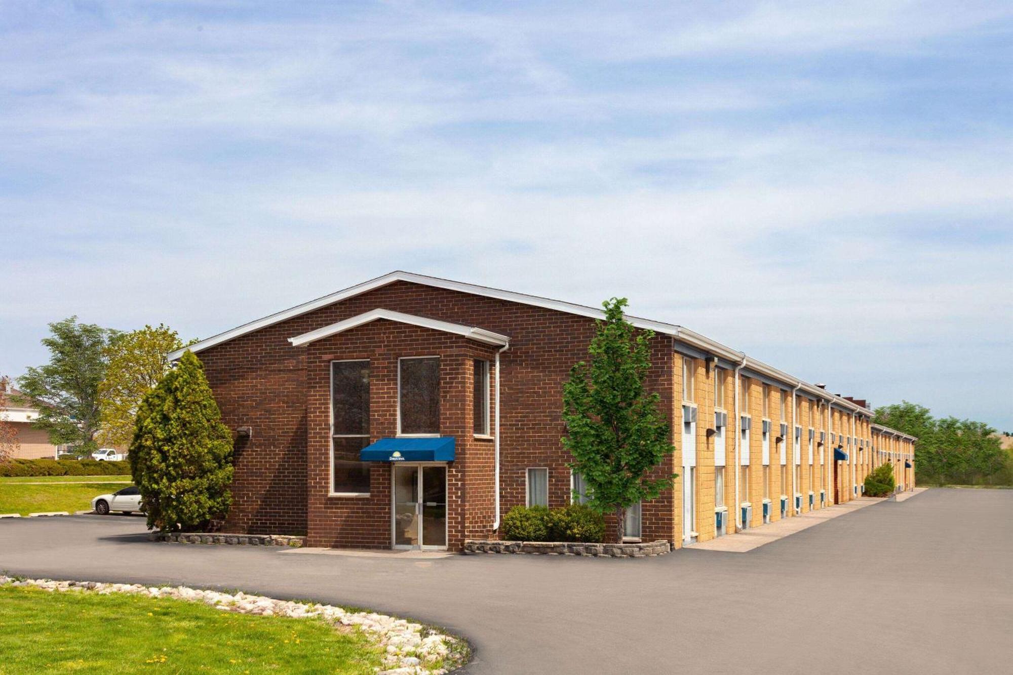 Days Inn By Wyndham Rockford I-90 Casino District Extérieur photo